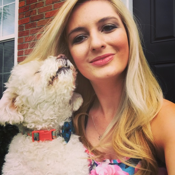 Meet your Posher, Amanda - Picture 2 of 3